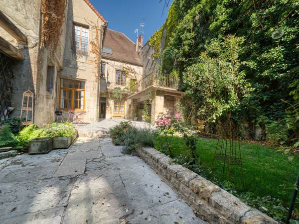 Cour intérieure commune à la suite Luxe et Blue