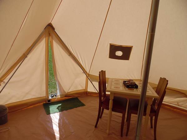 intérieur tente capitaine tim