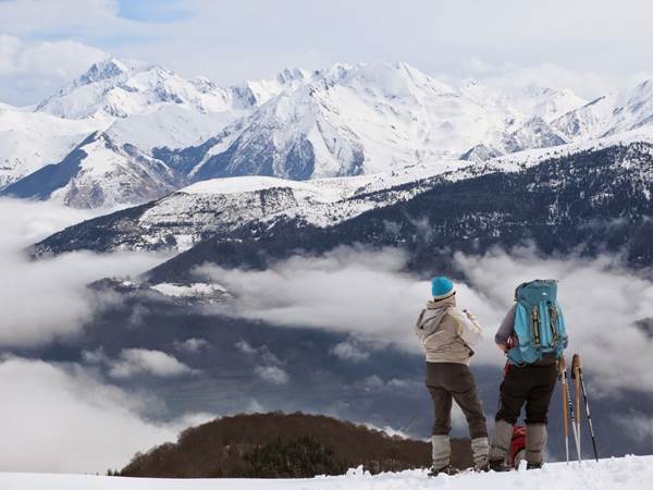 Point de vue panoramique au cours d'une randonnée à raquettes