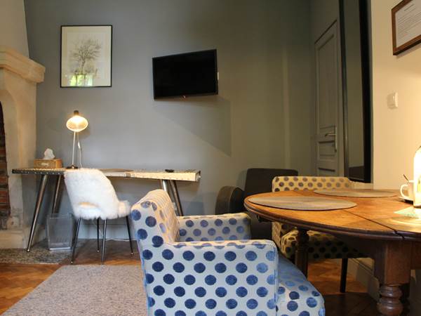chambre Côté Annexe - maison d'hôtes Les Jardins Carnot - Compiègne - vue d'ensemble - chambre - lit double - décoration - séjour au vert - détente - charme-presta