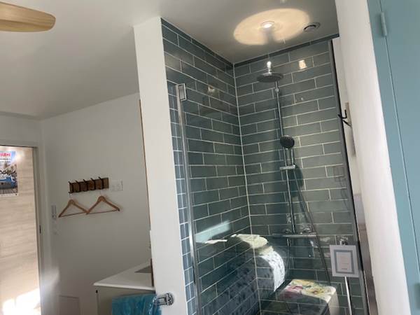 La douche chambre bleue