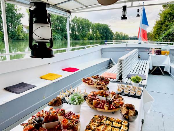 Cocktail et amuse-bouches, ambiance musicale