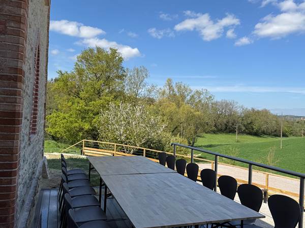 terrasse-salle-confluence-pierre-lauragaise.jpg