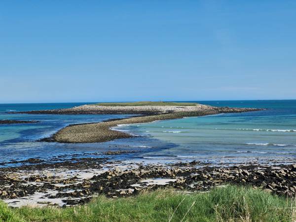 Île du Bec, Plage des  Moutons , Vue du GR34