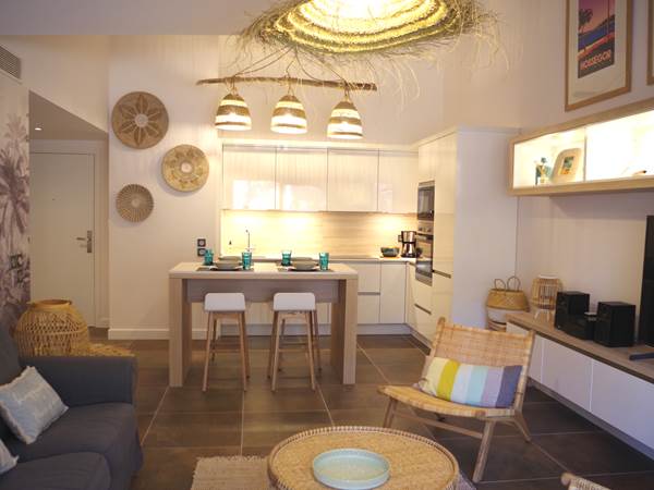 Cuisine ouverte sur le salon