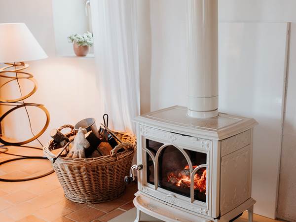 La Grange, gîte cosy en bord de mer, poêle Jotul