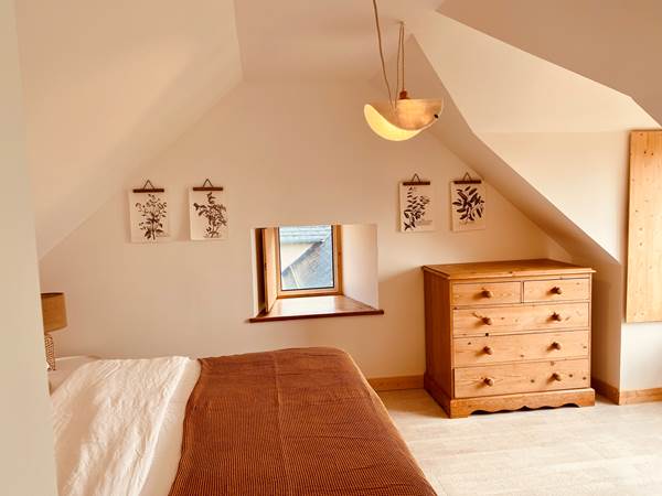 Une des deux chambres, les deux offrent une vue mer
