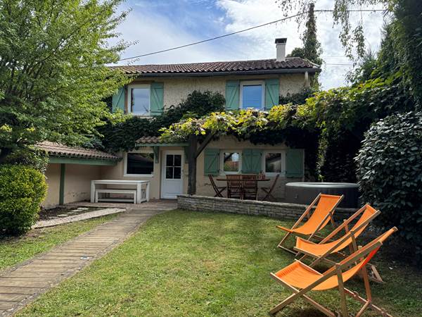 Maison vue générale, terrasse, jardin, jacuzzi
