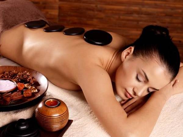 le-massage-aux-pierres-chaudes-7198-1200-800