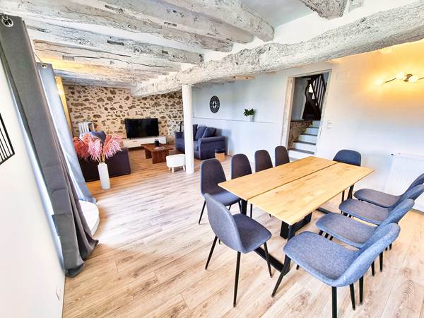 salle-a-manger-salon-poutres-apparentes-gite-le-cottage-location-lauragaise.jpg