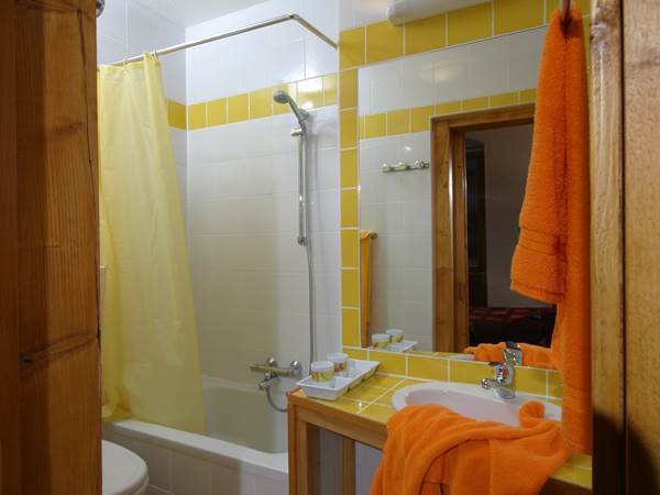 Salle de bain "en suite" (chambre 1)