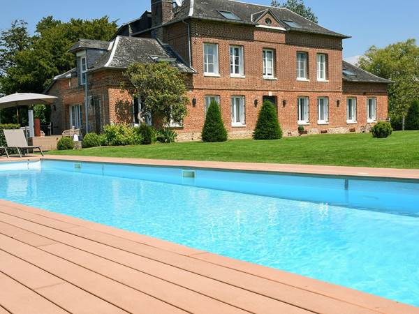 ClosSaintJoseph_maison 19eS avec vue sur piscine