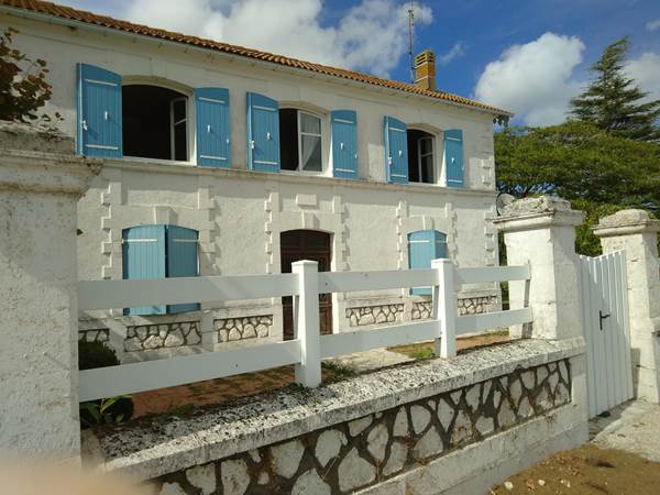 FACADE GITE LES P'TITES CAGOUILLES-presta