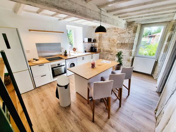 cuisine-gite-le-cottage-mur-pierre-location-lauragaise.jpg