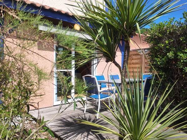 terrasse privative et salon de jardin