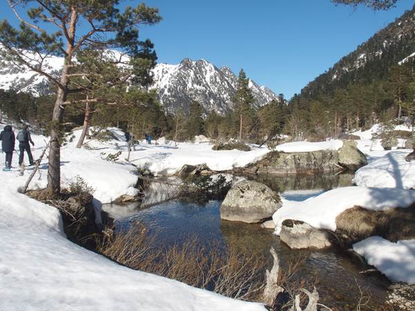 Vers le lac de Gaube dans la neige