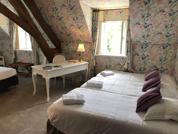 Chambre Parme Familiale avec un grand lit 180 et trois couchages enfants ou adolescent