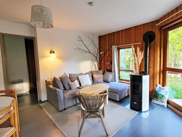 salon-chalet-chataigne-poele-1