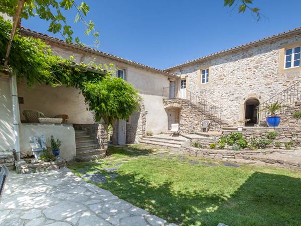 mas - patio- - terrasse - gard - cevennes