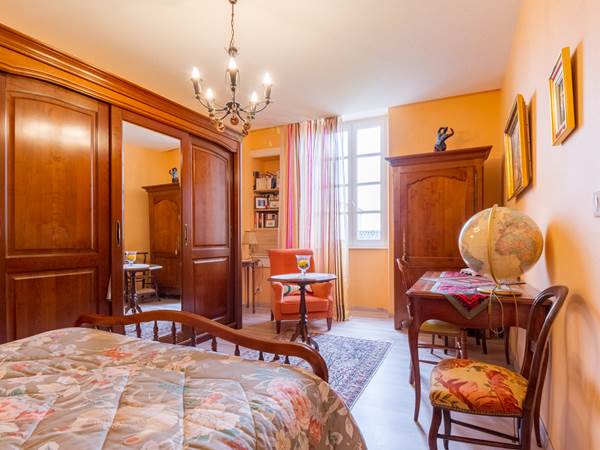 Saint Roch chambre ORANGE.jpg