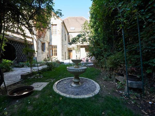 Cour intérieure commune à la suite Luxe et Blue