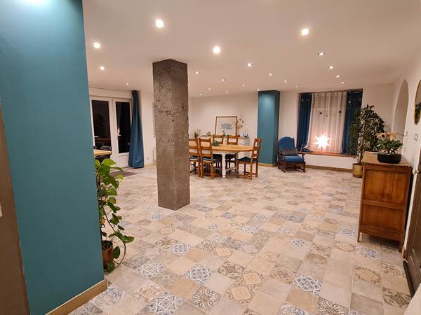 Grande pièce de vie de 50m² pour des réunions en famille près de Lille