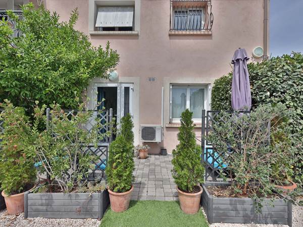Entrée du studio d'hôtes APOLLON