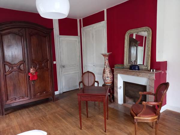 Chambre rouge, Maison d’hôtes la Babinerie,  Saint Léonard de Noblat, Haute Vienne, Nouvelle Aquitaine,-presta