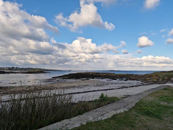 Mer vue d'un chemin de randonnée, secteur Tréompan
