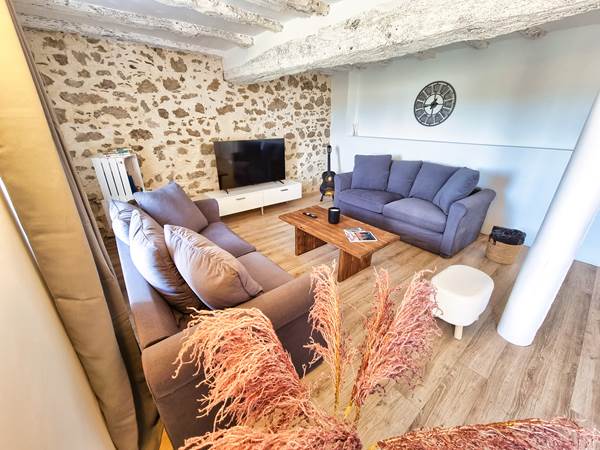 salon-pierre-tv-gite-le-cottage-location-lauragaise.jpg