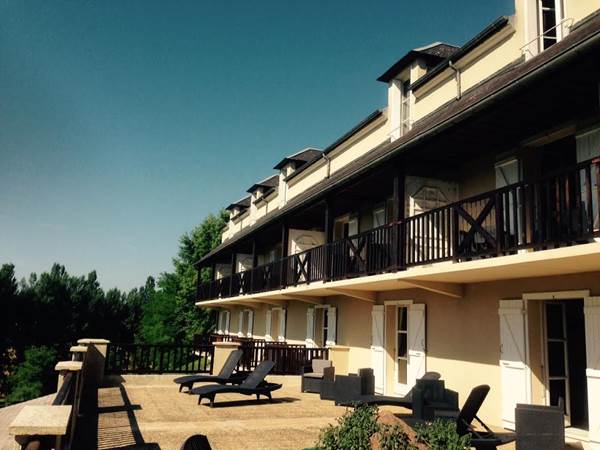 Gîte Junior Suite terrasse annexe côté piscine 29/30