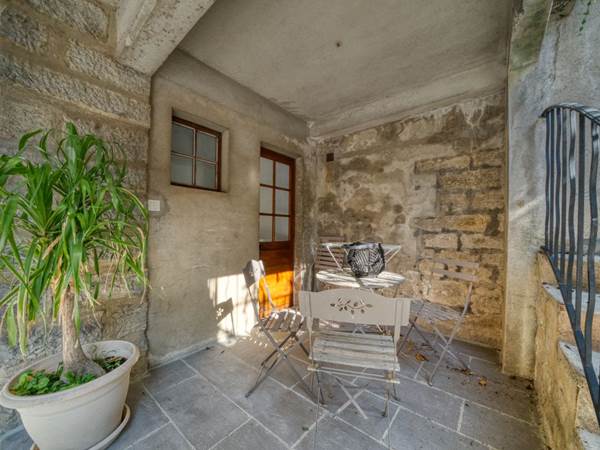 coin terrasse pour déjeuner ou dîner