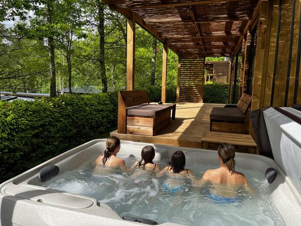 Spa privatif chauffé à 38°C sans vis à vis