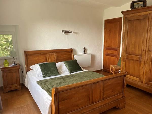 chambre parentale 5 suite amande ombre bleue du figuier gîtes et chambres d'hôtes avec piscine ardèche.resized