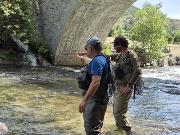 Pêche nymphe au fil rivière le Carol Pyrénées Orientales