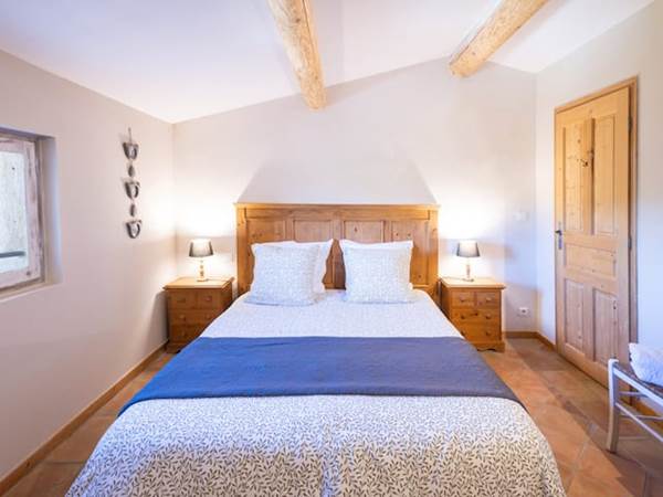 Chambre literie confortable 