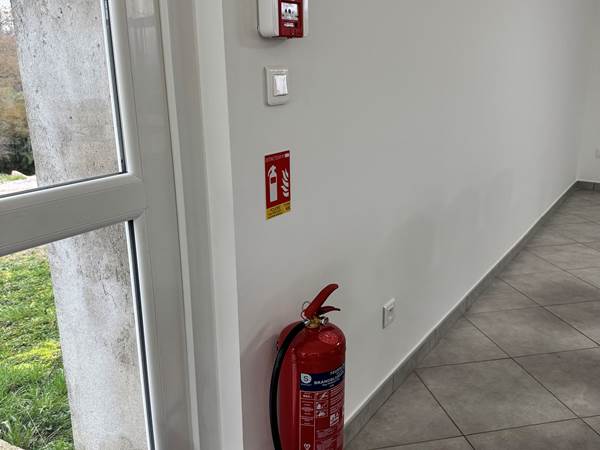 securite-salle-confluence-extincteur-alarme.jpg