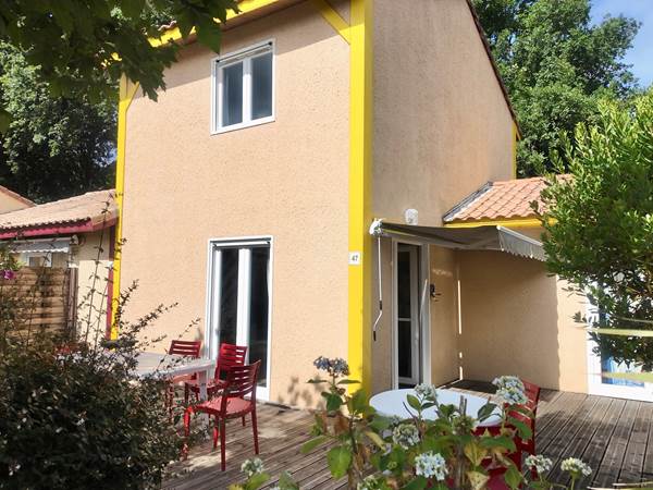 terrasse privative et salon de jardin
