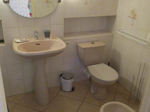 Gite des Oliviers Valros - salle de bains baignoire 2