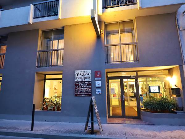 Hôtel de Tuileries plein centre de Nîmes dans un rue calme