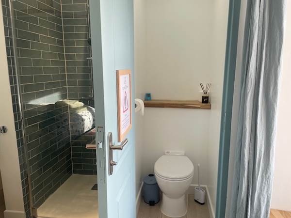 Toilette chambre bleue