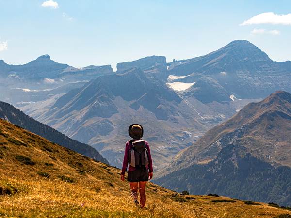 Randonnée guidée sur les hauteurs de Gavarnie face à la brèche de Roland