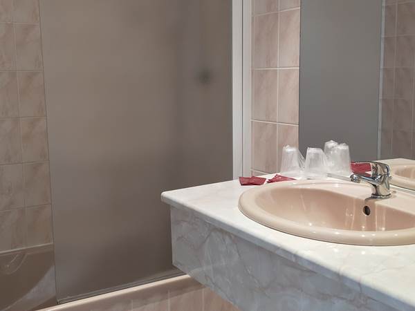 Salle de Bain de la Chambre Confort