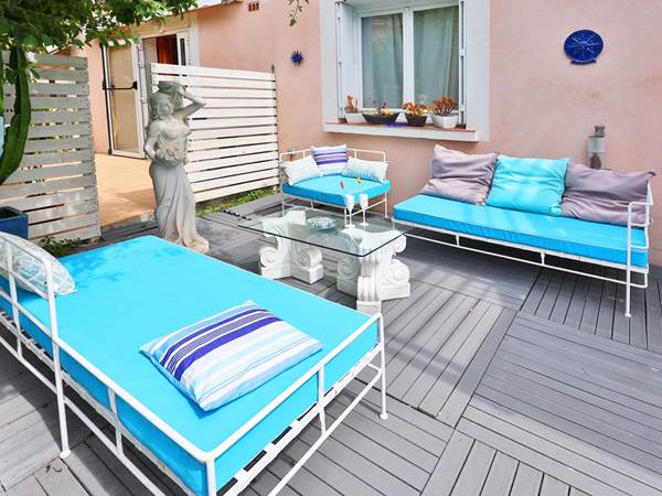 Salon extérieur du jardin commun