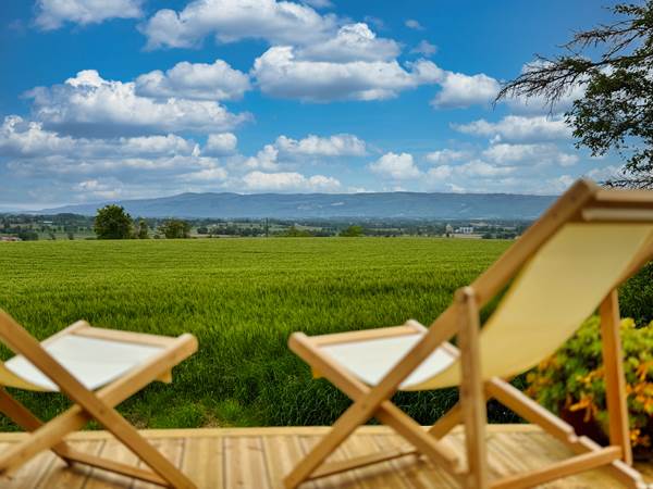 studio-le-lodge-transats-vue-campagne-detente.jpg