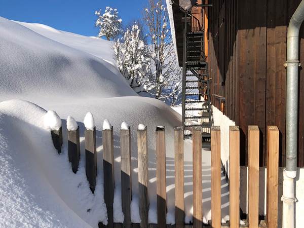 Entrée appartement Tétras (par l'arrière du chalet)