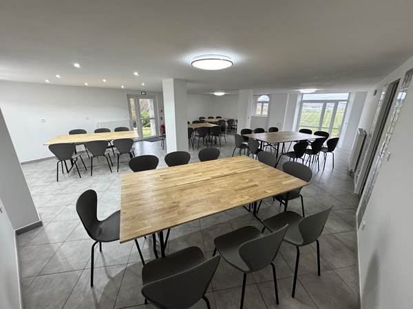 salle-confluence-mariage-repas-familial.jpg
