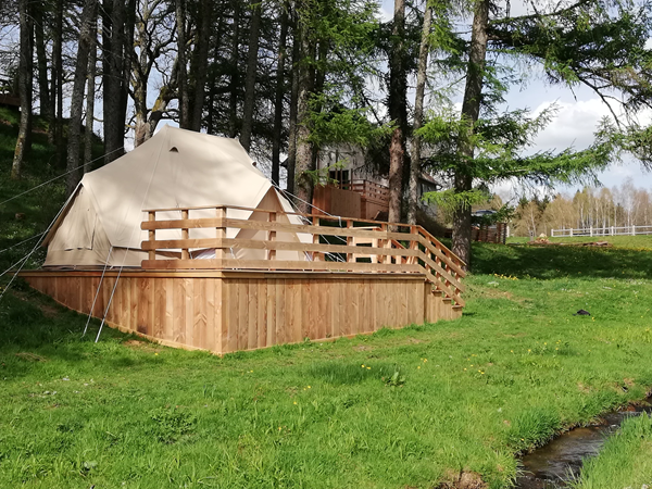 Sous les mélèzes - Espace d'accueil de pleine nature - La croisille sur Briance