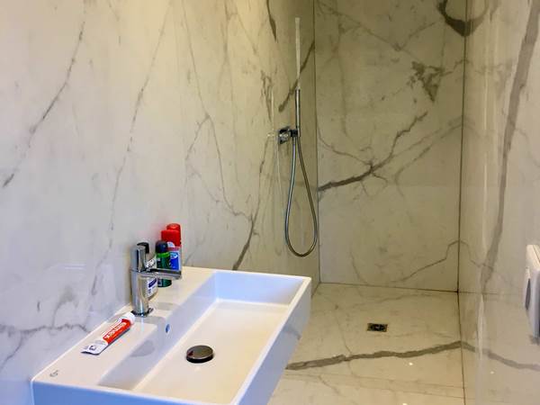 Salle de bain chambre maquis