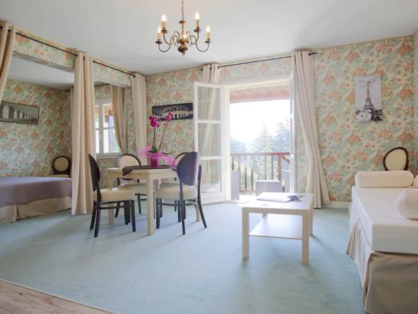 Gîte 33 cuisine séjour chambre
